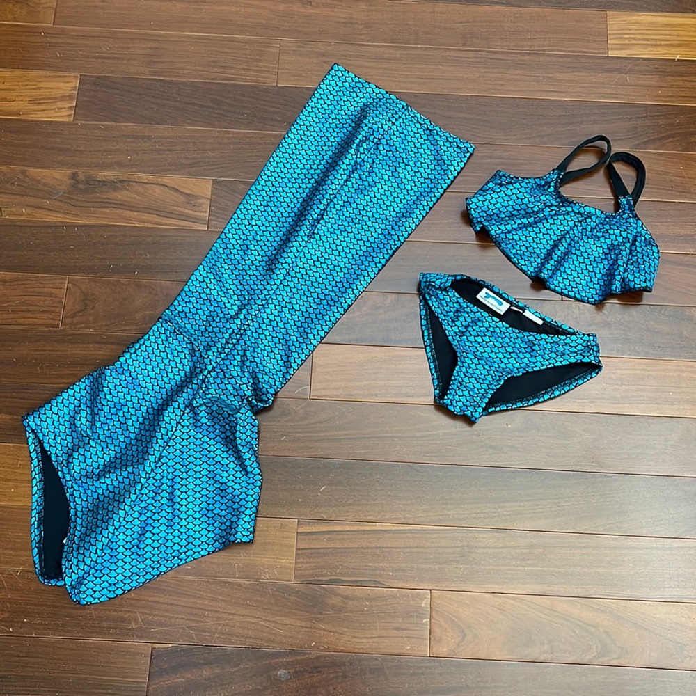 Bundle 2 sets of Hampton Mermaid size 4